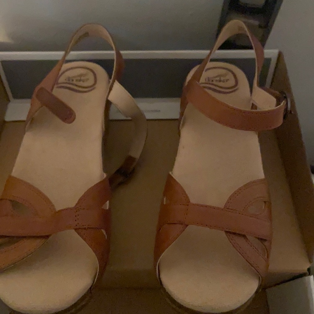 Dansko wedge nwt